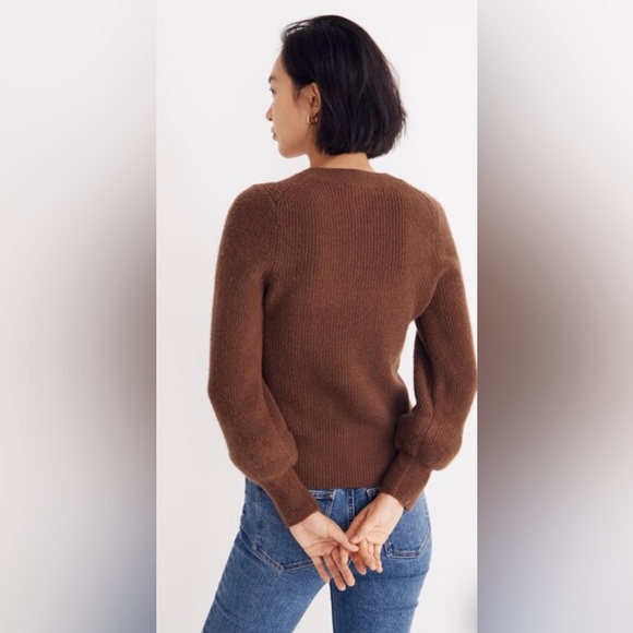 Madewell Melwood Square-Neck Pullover
Sweater in Coziest Yarn - Picture 3 of 9